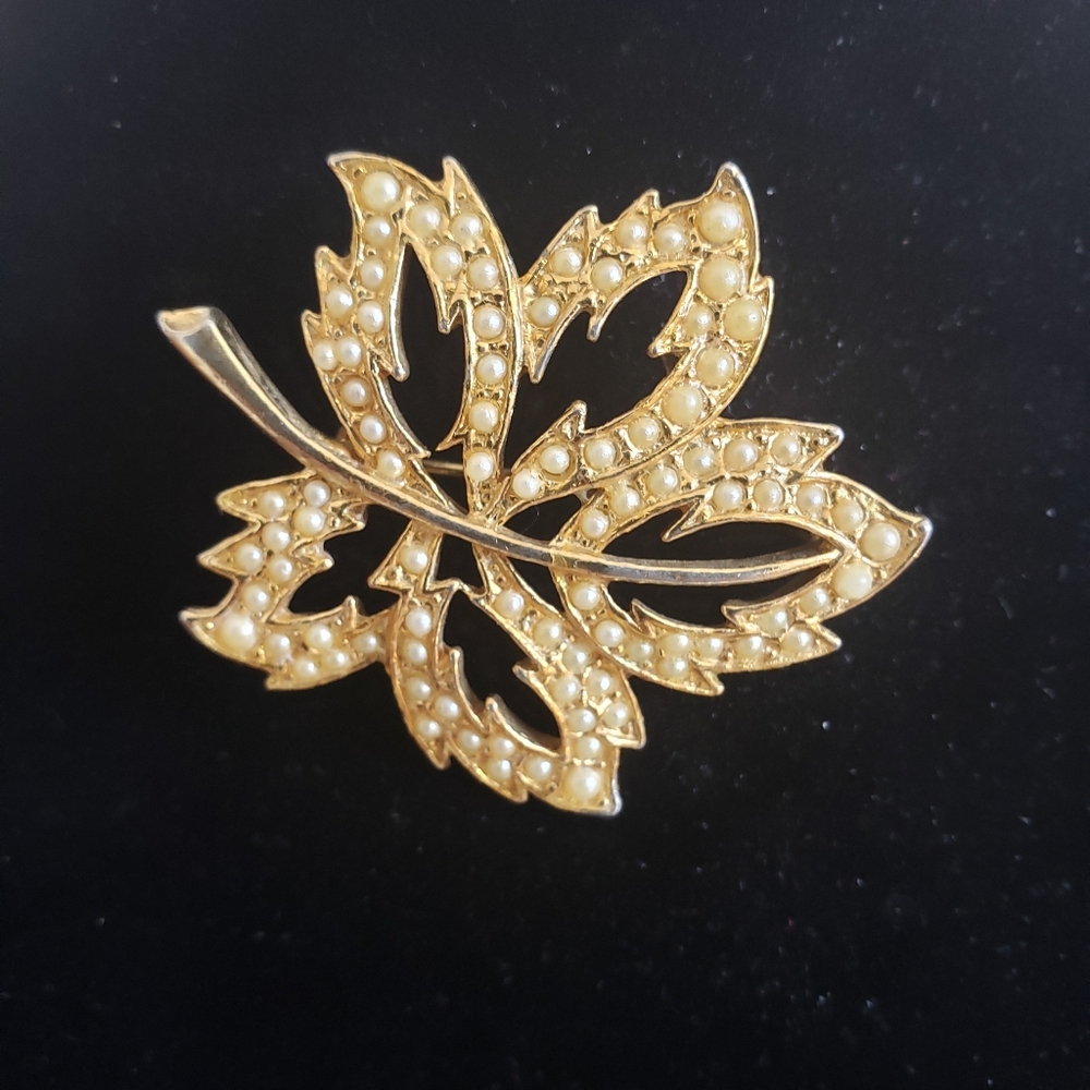 #Vintage Pearl Leaf Pin Brooch Gold Tone with Seed Pearls